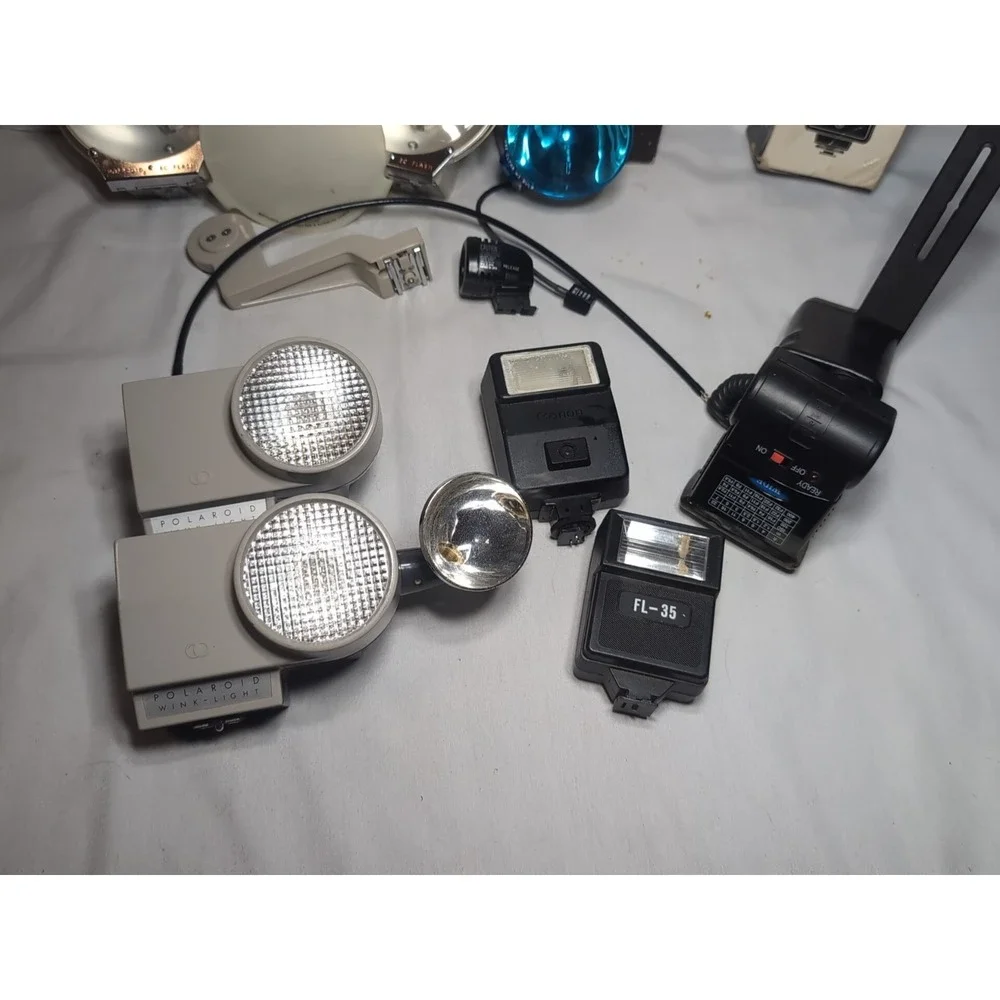 Huge Lot Vintage Camera Equipment Kodak Polaroid Cannon Flashes Cameras Lenses - Picture 11 of 15